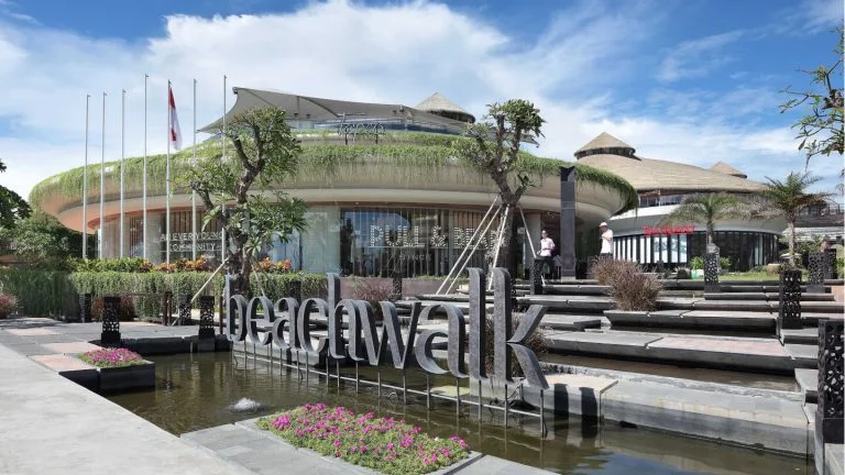 Menikmati Pengalaman Belanja dan Santai di Beachwalk Shopping Center Bali